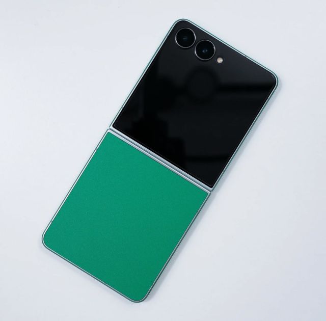 Galaxy Z Flip7をQskinzで緑色にした💚

#Galaxy #GalaxyZFlip7 #qskinz